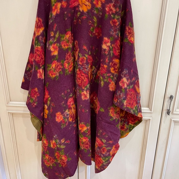 Full size reversible cape by Moksha fine woolens - Picture 2 of 2